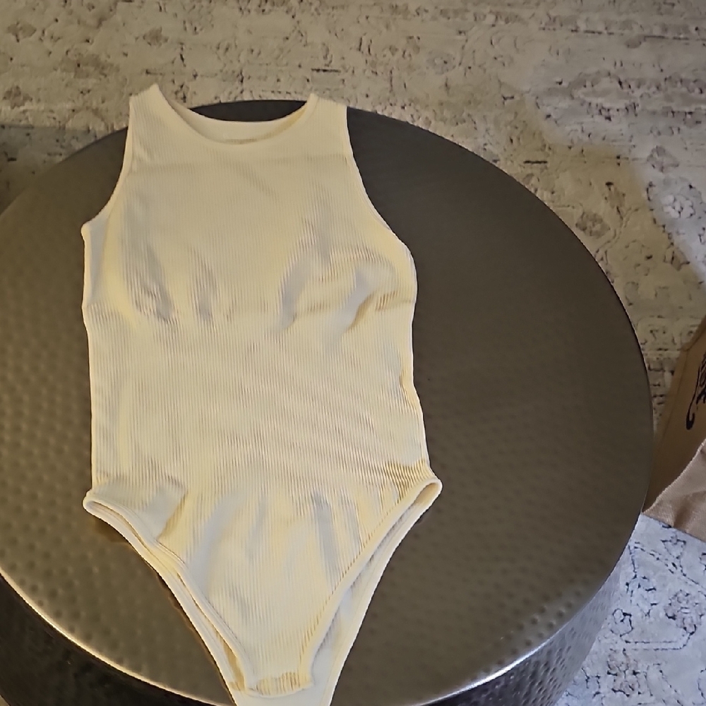 Size Small Womens Cream Sleeveless One Piece